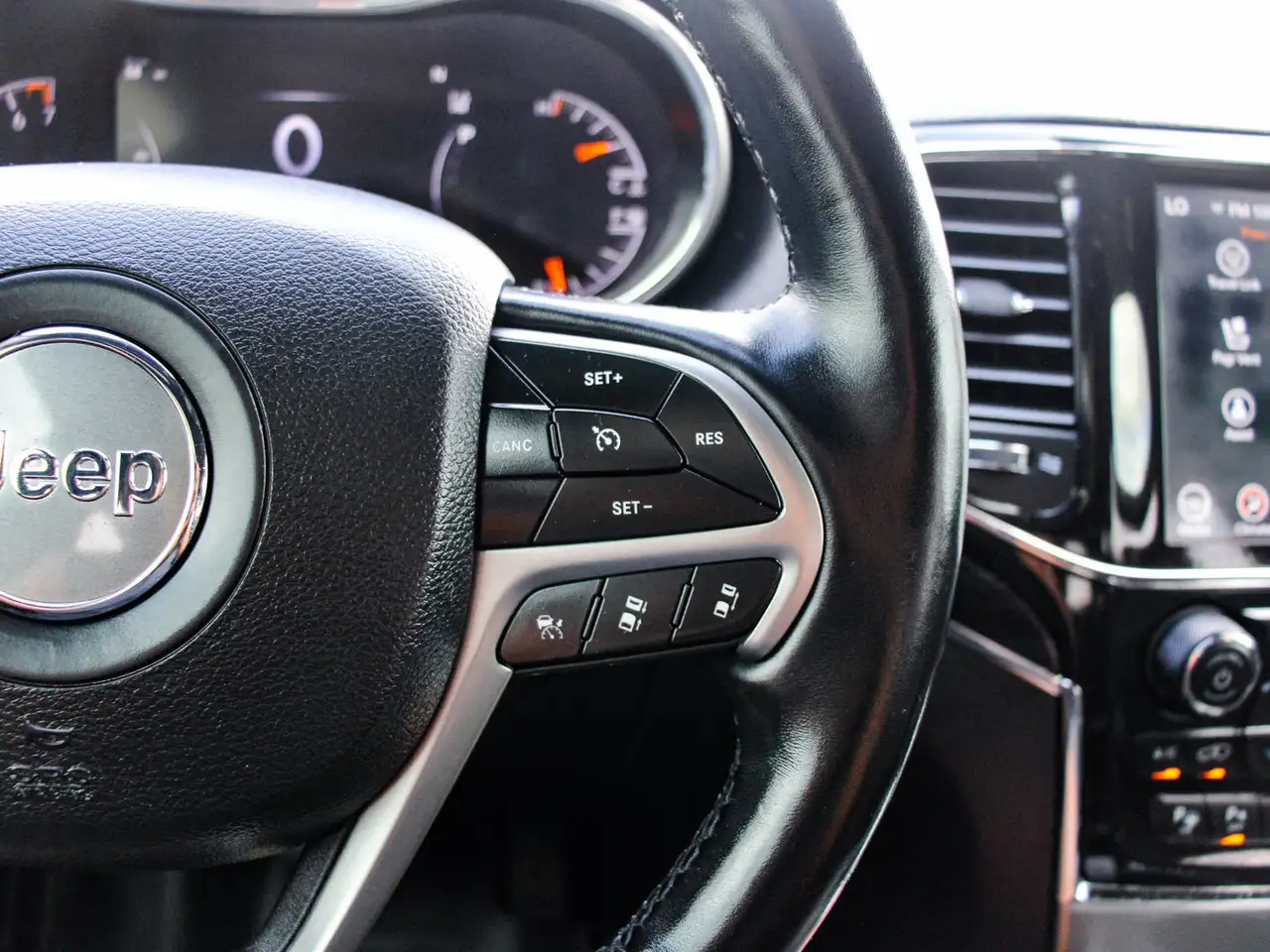 Jeep Grand Cherokee photo Jeep Grand Cherokee