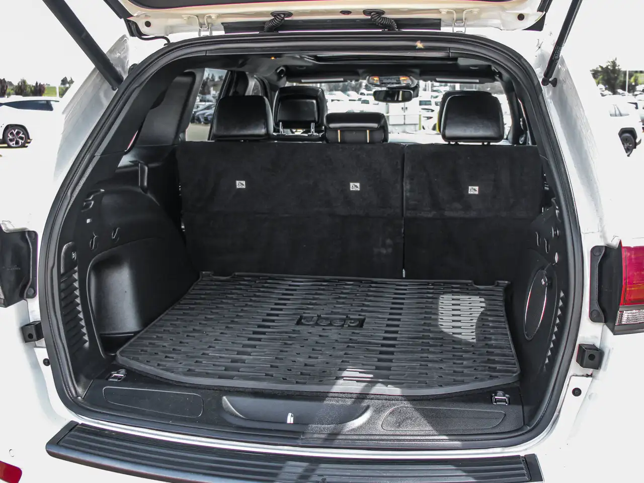 Jeep Grand Cherokee photo Jeep Grand Cherokee