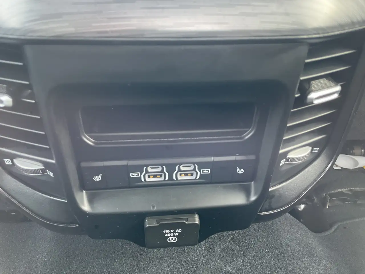 RAM 2500 снимка RAM 2500