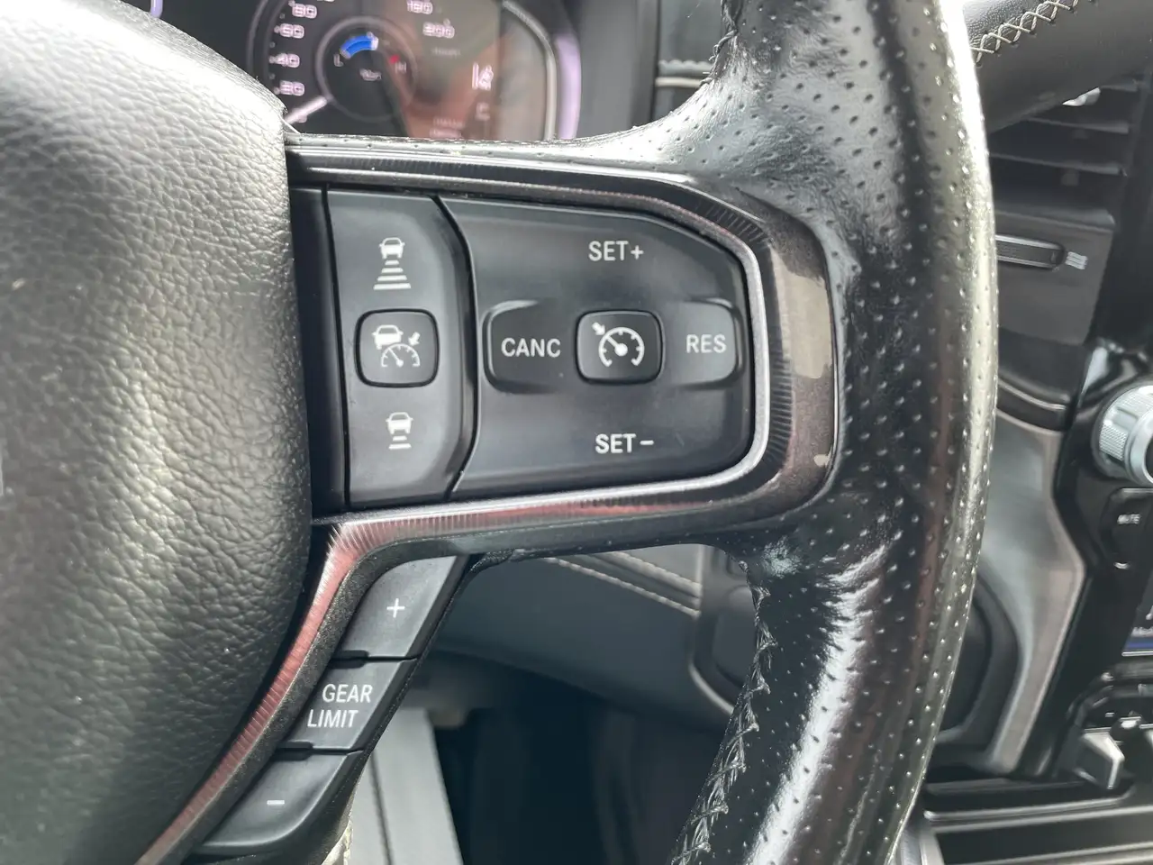 RAM 2500 снимка RAM 2500