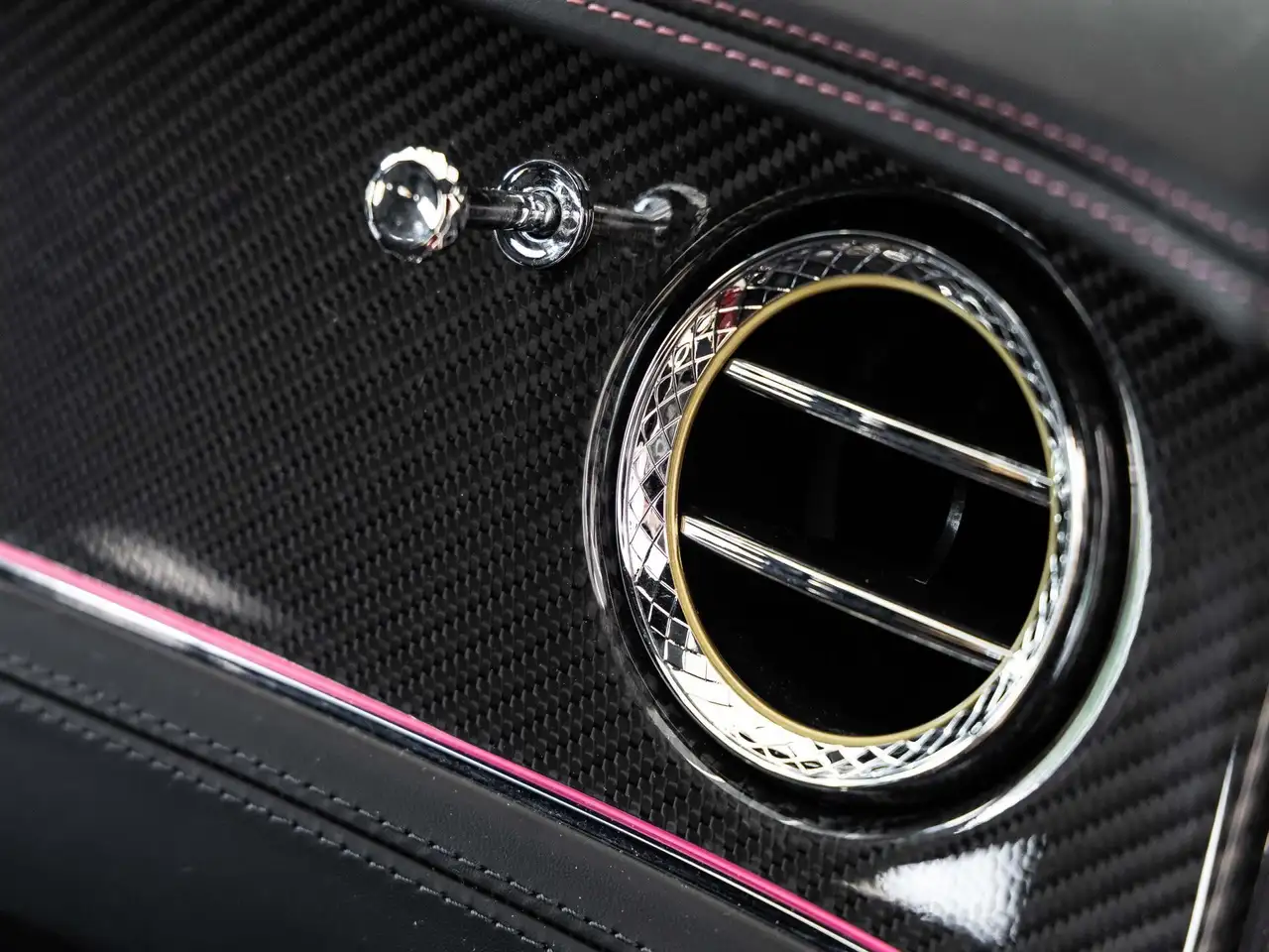 Bentley Continental 2021 — фото 16