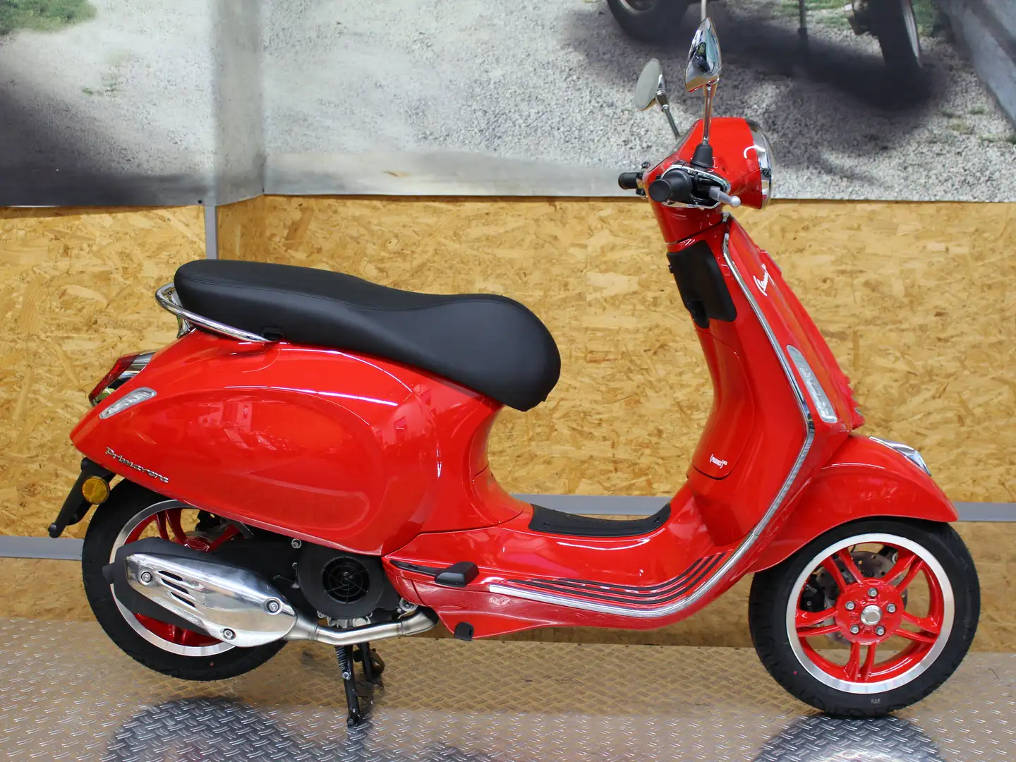 Vespa Primavera RED 125 Primavera 125 RED mit schwarzer Sitzbank MY25 NEU Rot - 1
