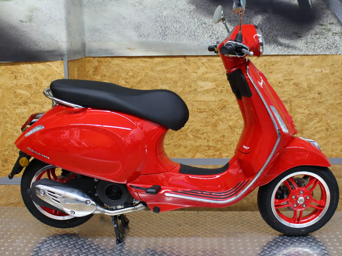 Vespa Primavera RED 125 Primavera 125 RED mit schwarzer Sitzbank MY25 NEU Rot - 2