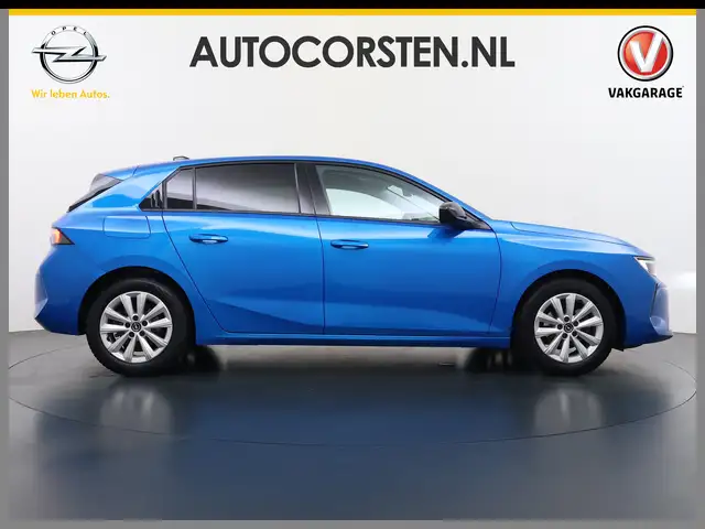 Opel Astra view 4