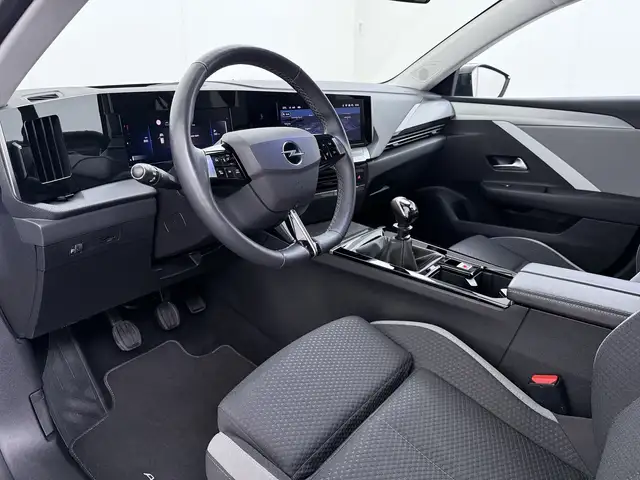 Opel Astra view 10