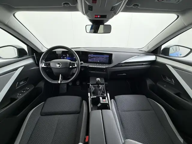 Opel Astra view 3