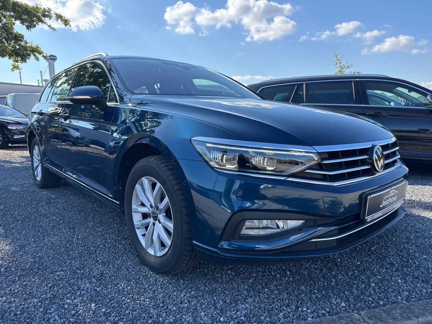 Volkswagen Passat Variant 2.0 TDI Business IQ LIGHT & Drive Stand. Panor. Blau - 2