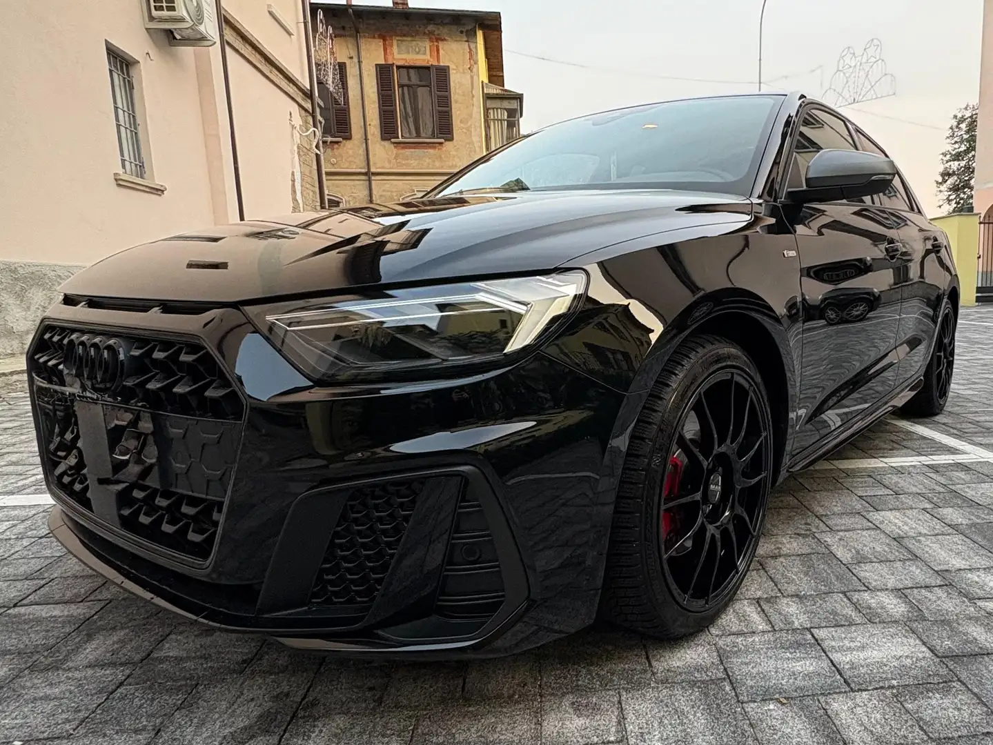 Audi A1 A1 Sportback 40 2.0 tfsi S Line competition Schwarz - 2