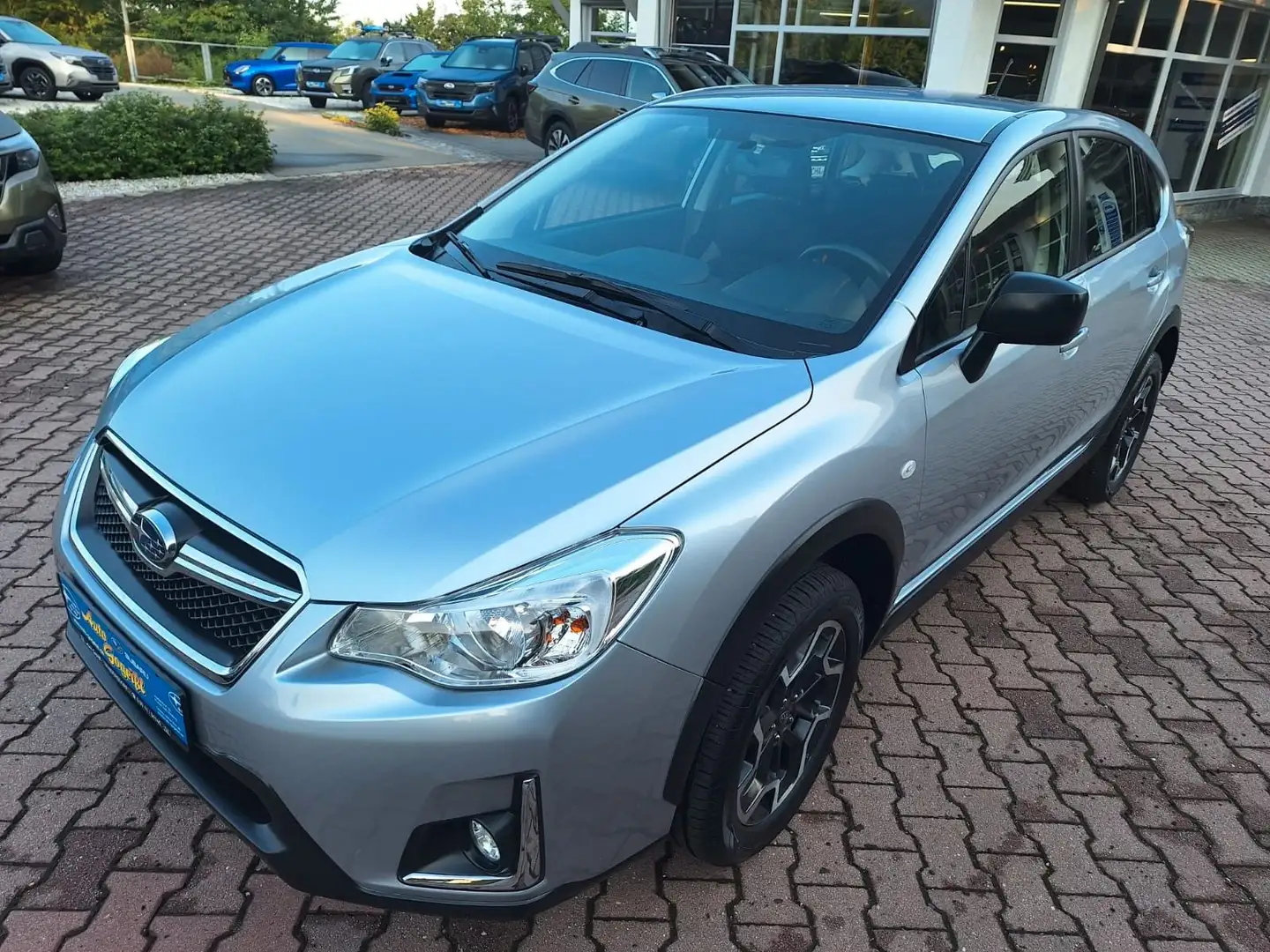 Subaru XV 2.0i Active 4WD, AHK, MT Stříbrná - 1