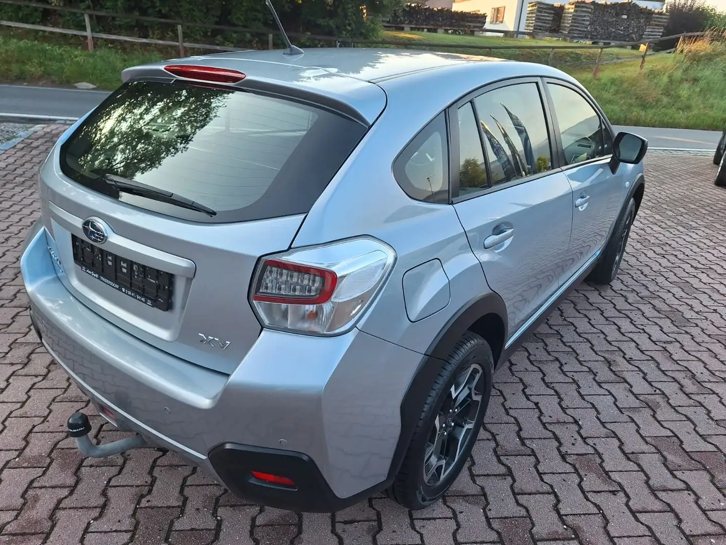 Subaru XV 2.0i Active 4WD, AHK, MT Stříbrná - 2