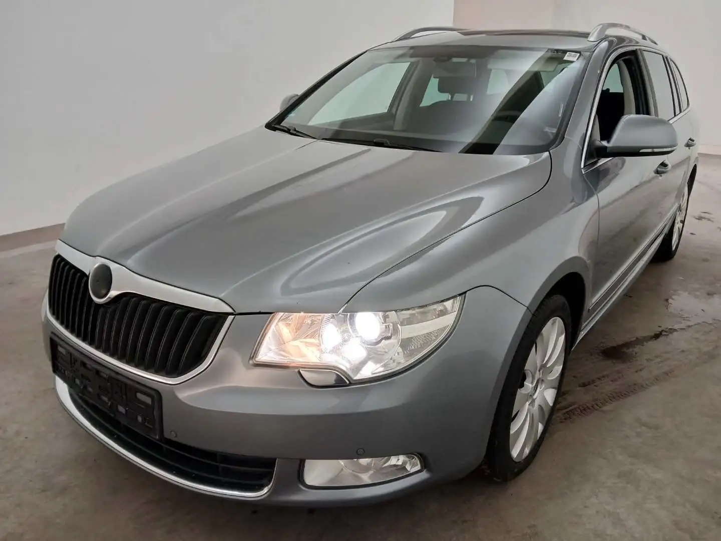 Skoda Superb 1.8 TSI Elegance*Aus 1 Hand, Scheckheft* Grijs - 1