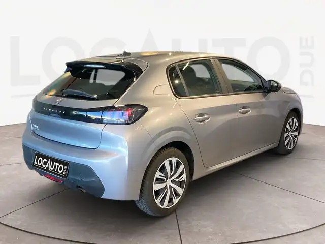Peugeot 208 view 4
