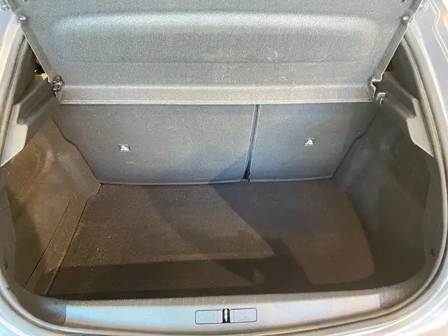 Peugeot 208 view 9