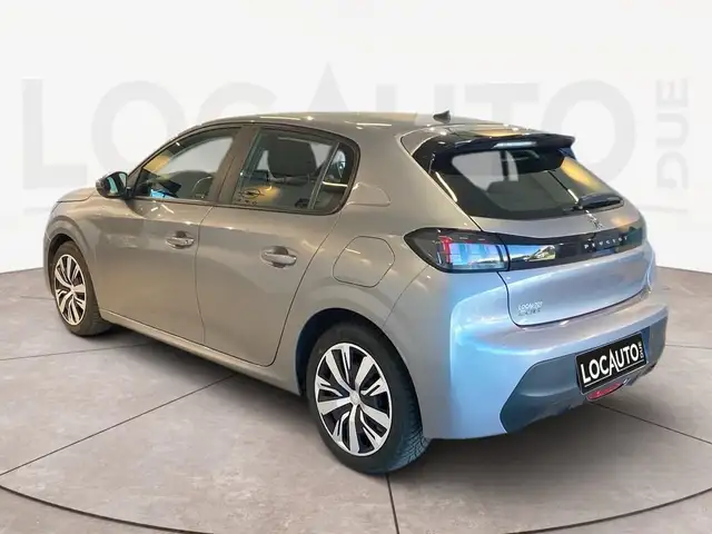 Peugeot 208 view 5