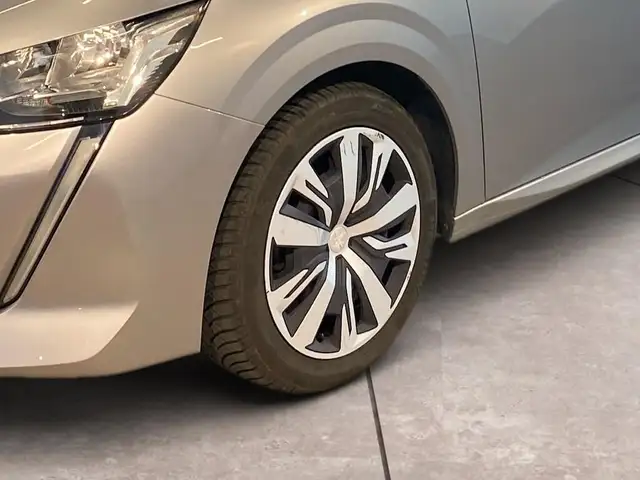 Peugeot 208 view 15