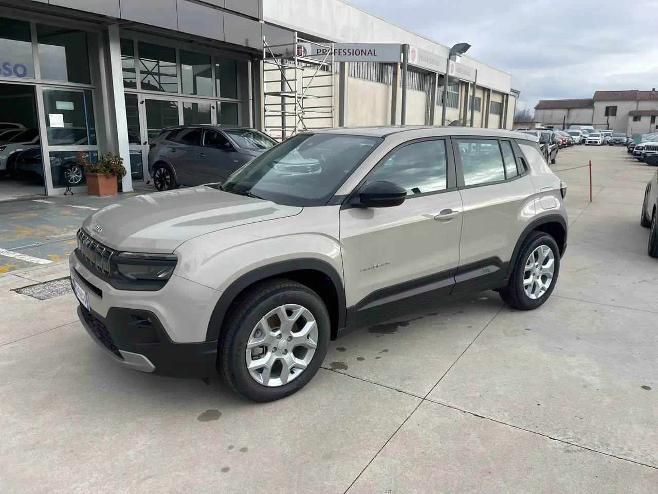 Jeep Avenger JEEP Mhev My25 Altitude 1.2 100cv Dct Mhev 2025 — миниатюра 1