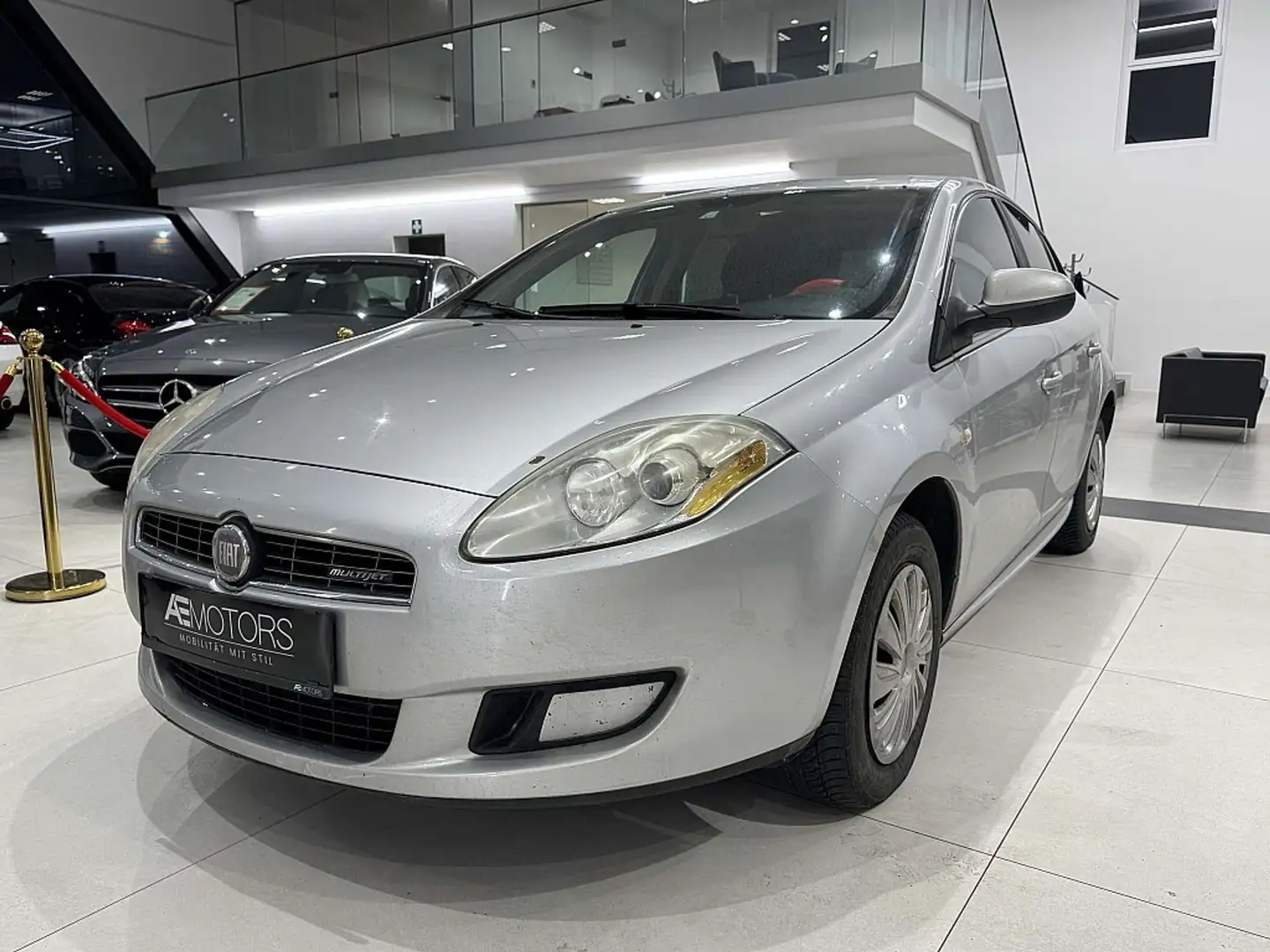 Fiat Bravo 1,6 16V Multijet 90 DPF Active Grau - 1