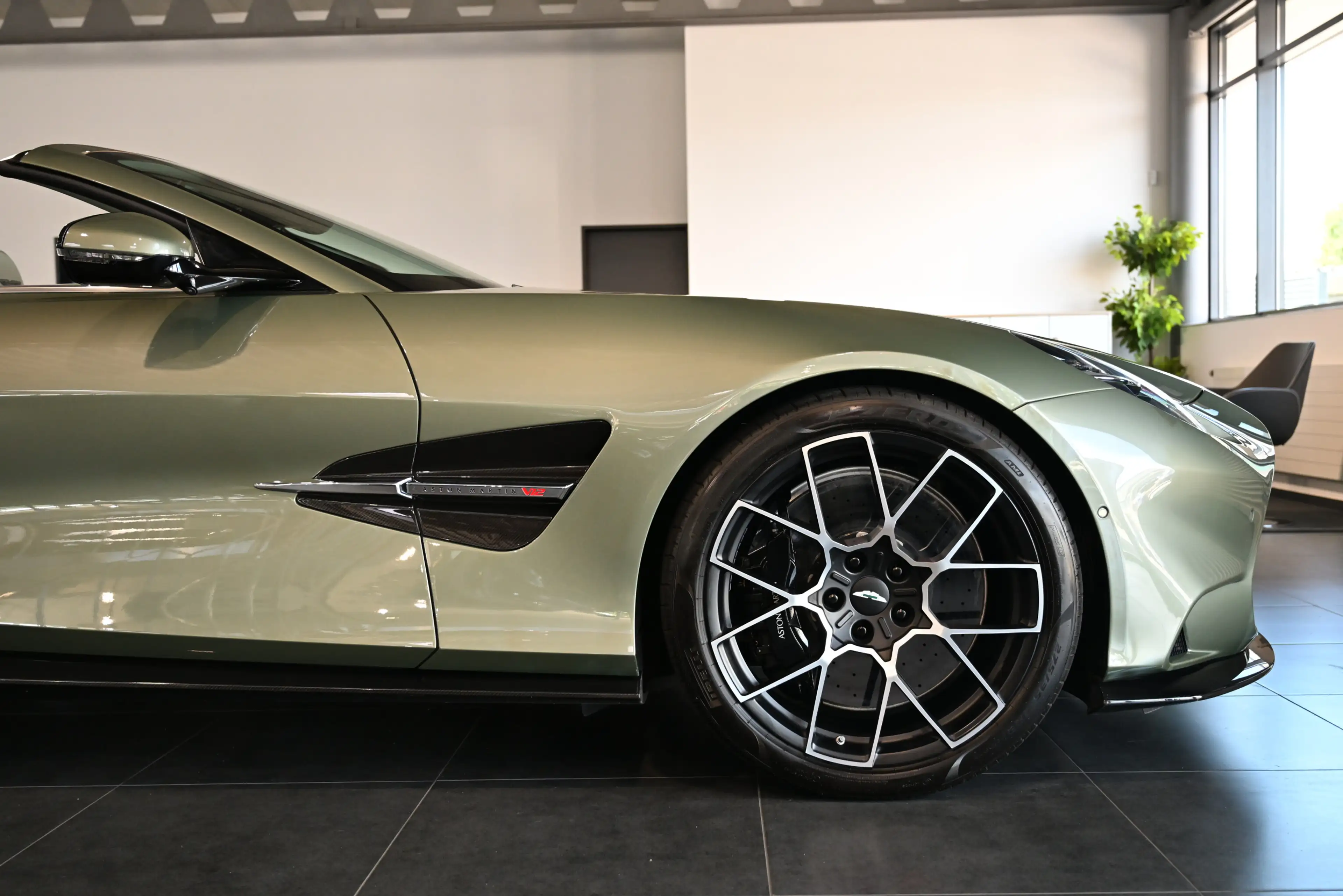 Aston Martin Vanquish Volante California Sage   UPE:526.470€ — photo 12