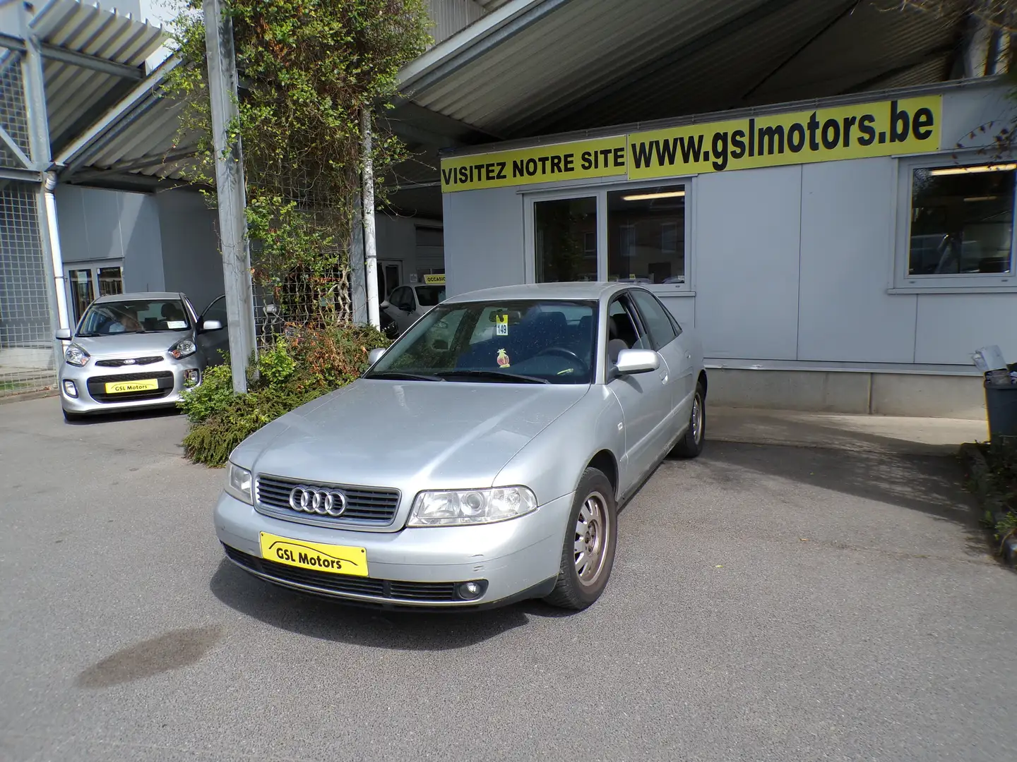 Audi A4 1.9 TDi 90cv gris 07/00 1500€marchand Airco USB Gris - 1