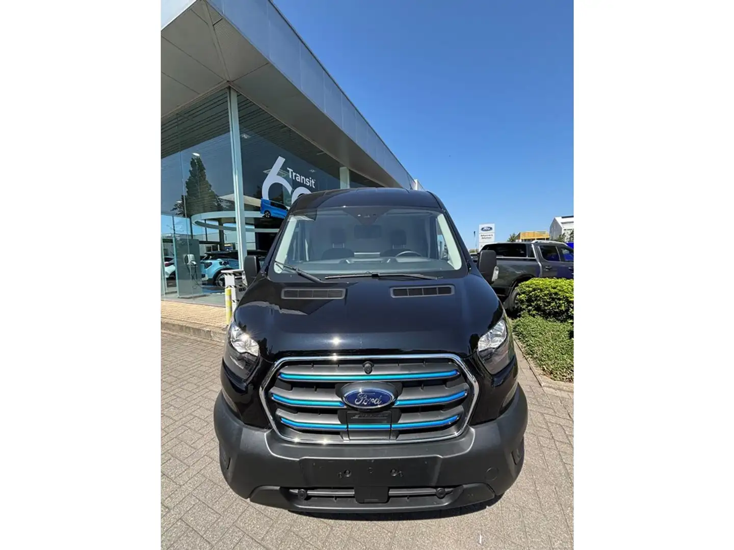 Ford E-Transit 2T 350M L2 269PK EX-DEMO OC2620 Zwart - 1