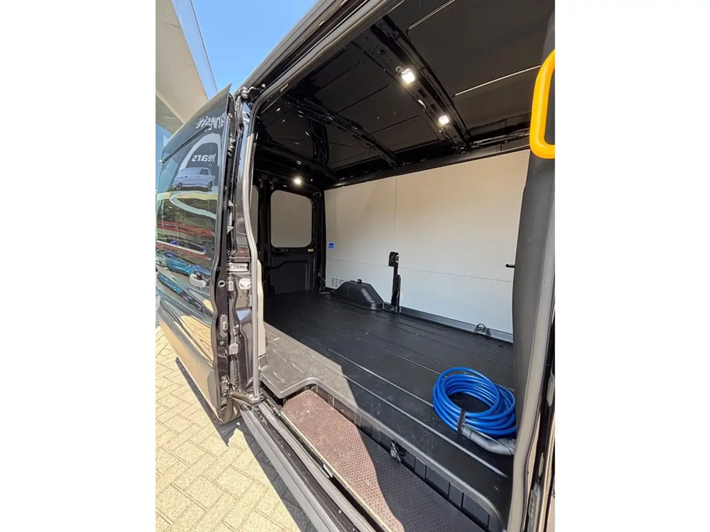 Ford E-Transit 2T 350M L2 269PK EX-DEMO OC2620 Zwart - 2