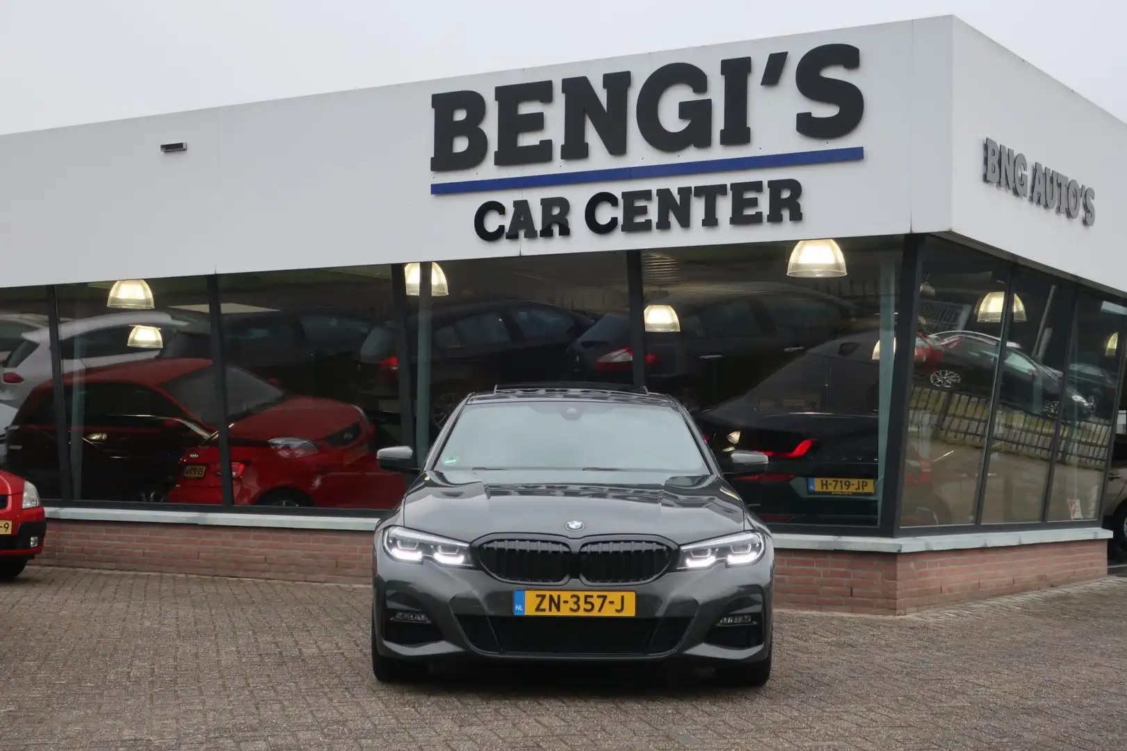 BMW 320 3-serie 320i High Executive Edition M-Sport LED_PA Grijs - 2