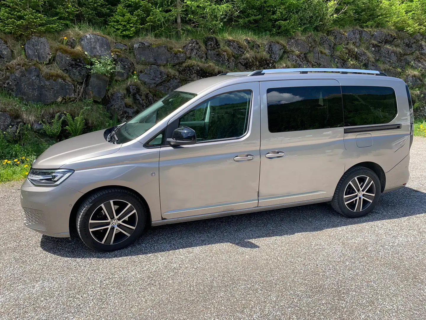 Volkswagen Caddy Maxi 2,0 TDI DSG Grau - 1