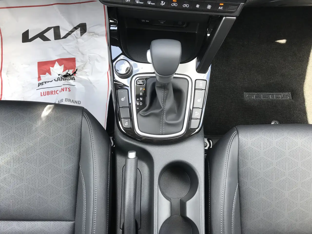 Kia Seltos снимка Kia Seltos