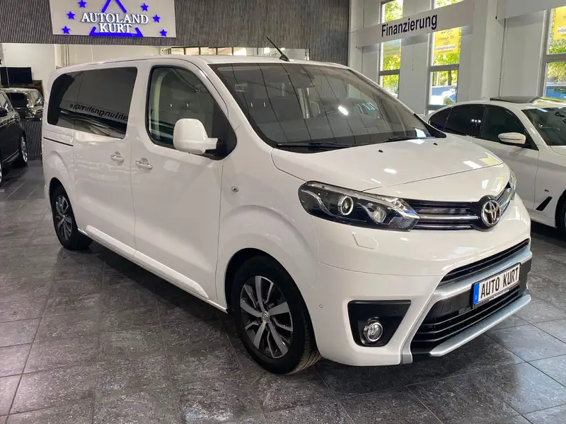 TOYOTA Proace