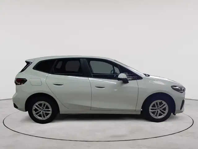 BMW 2 Series view 3
