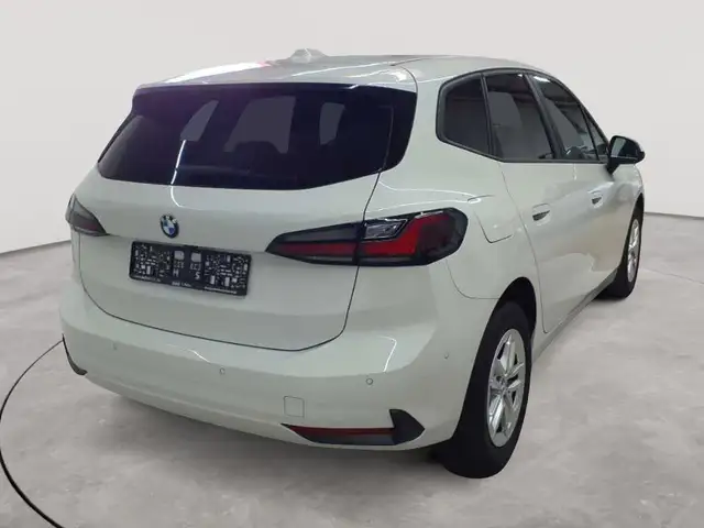 BMW 2 Series view 4