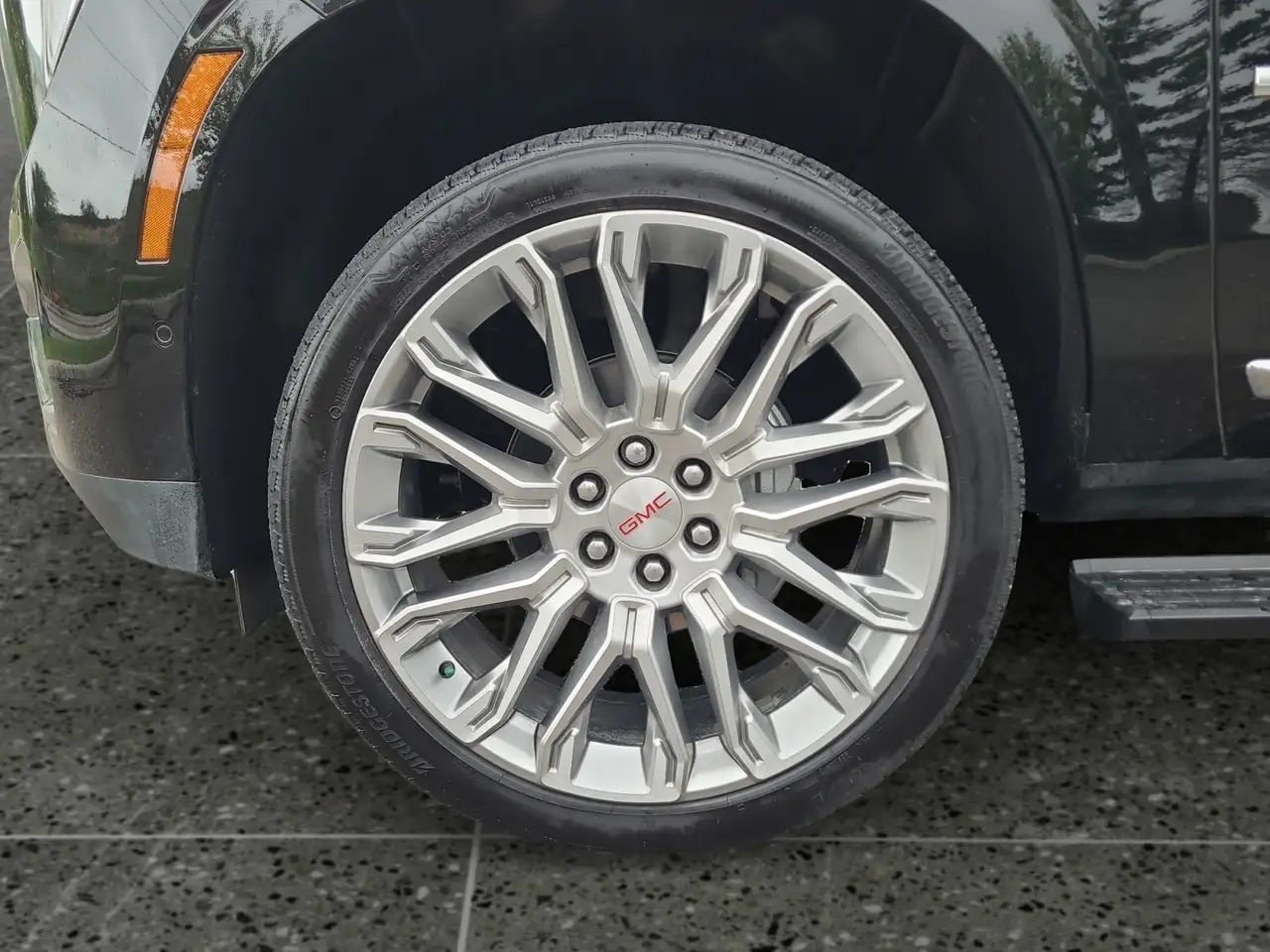 GMC Yukon снимка GMC Yukon