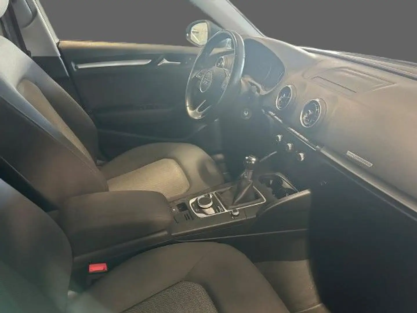 Audi A3 1.6 TDI 115 SPORTBACK CV Business Schwarz - 2