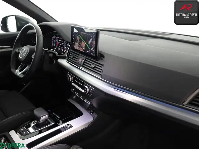 Audi Q5 view 10