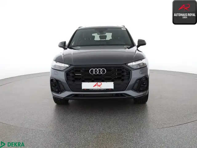 Audi Q5 view 8