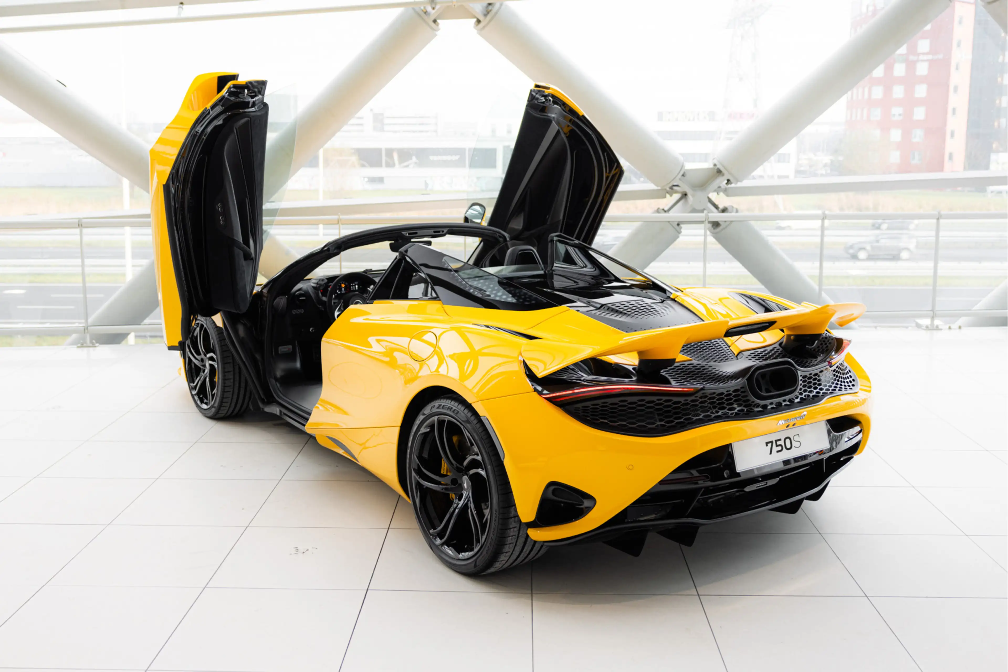 McLaren 750S Spider 4.0 V8 | Volcano Yellow | Electrochromic Ro — photo 12