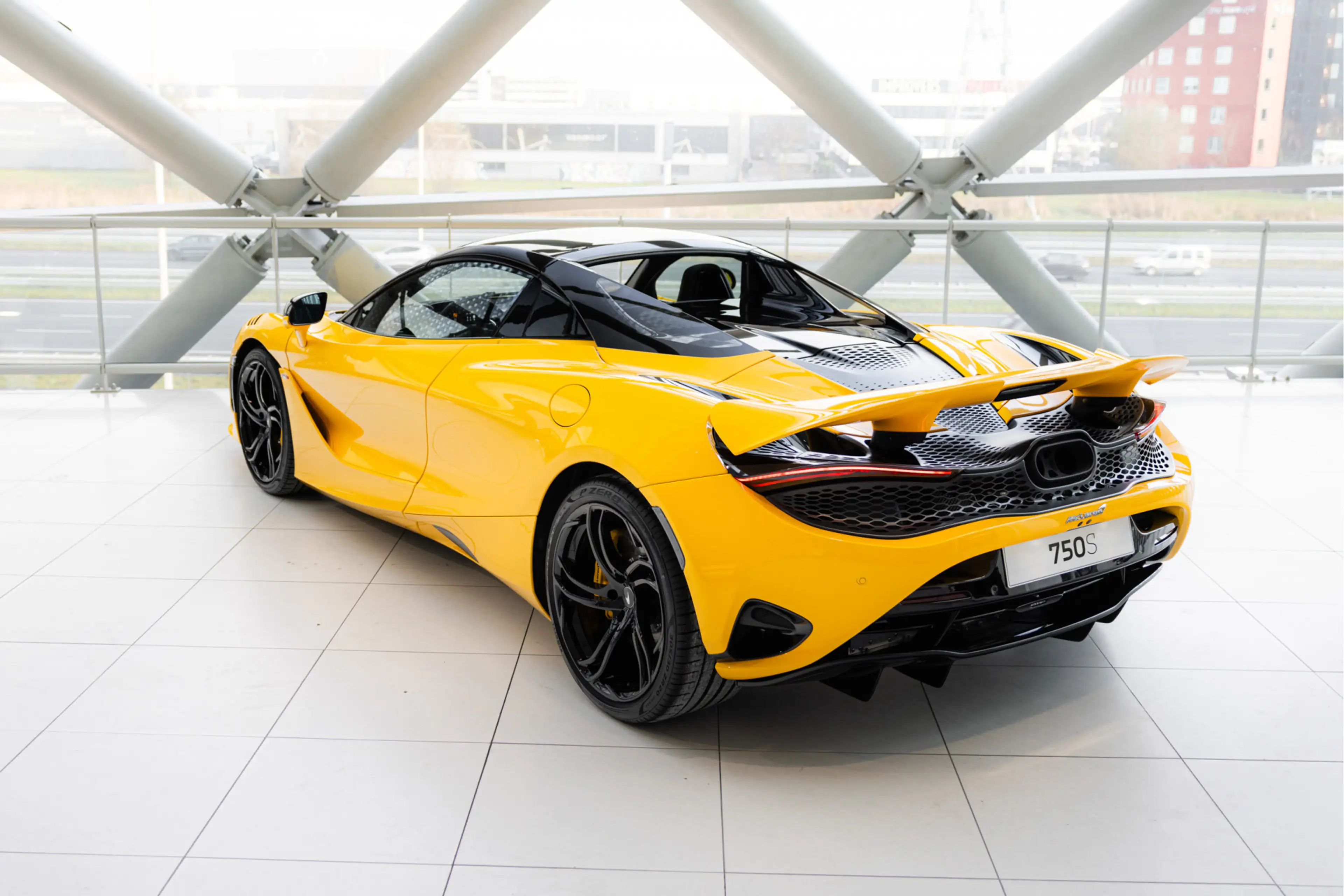 McLaren 750S Spider 4.0 V8 | Volcano Yellow | Electrochromic Ro — photo 14