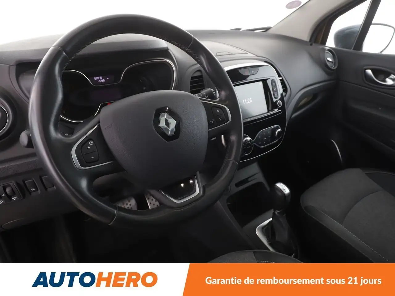 Renault Captur — photo 11