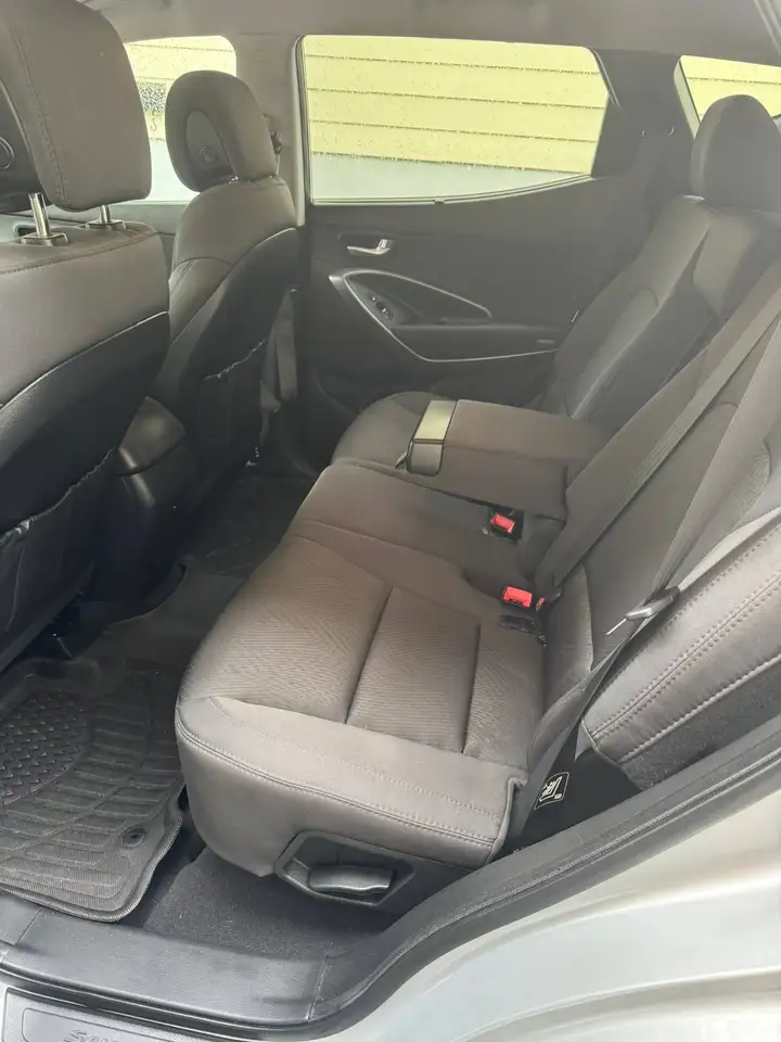 Hyundai SANTA FE photo Hyundai SANTA FE