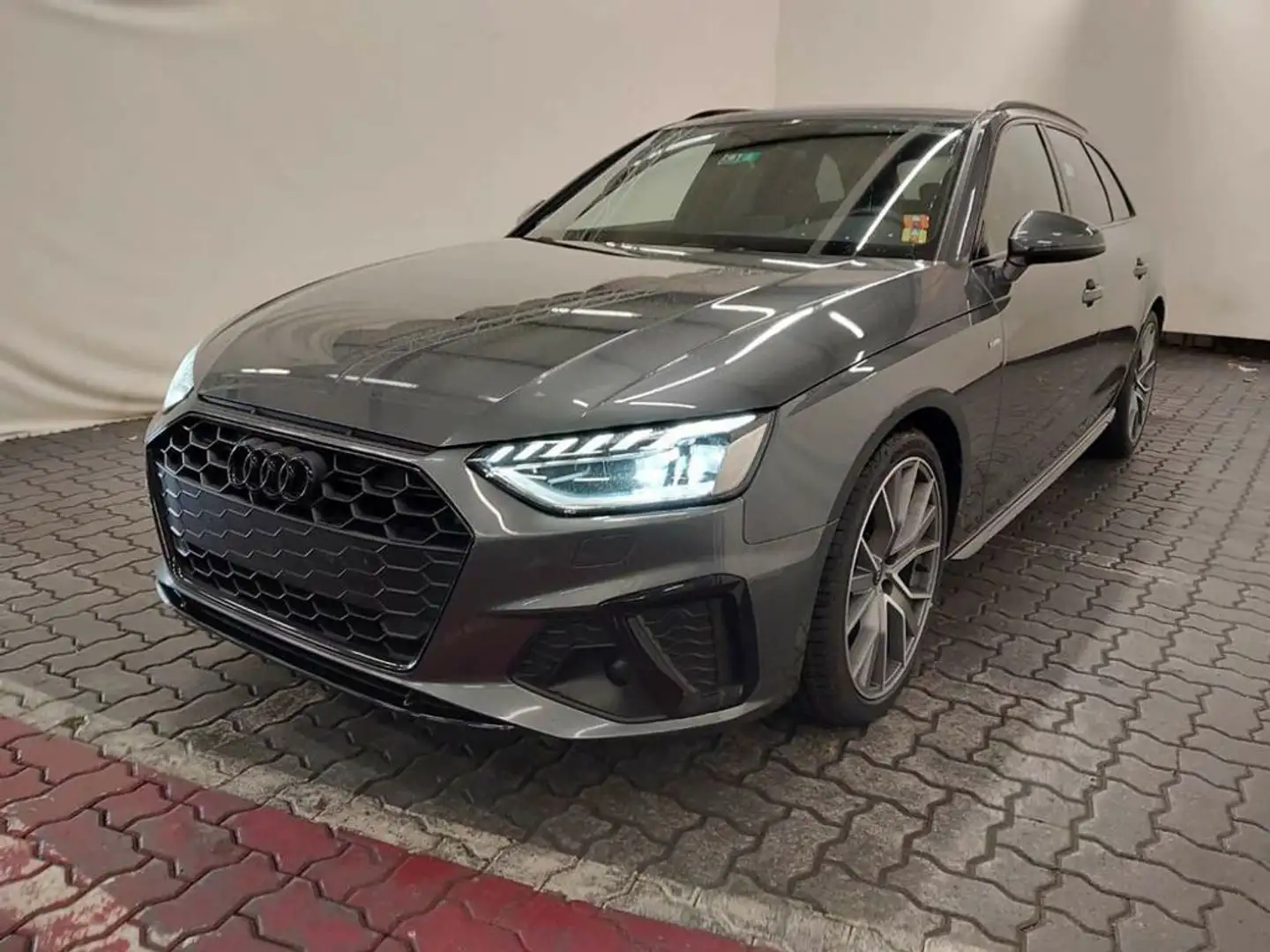 Audi A4 Avant 35 TDI S line -Competition Paket Matrix Grau - 1