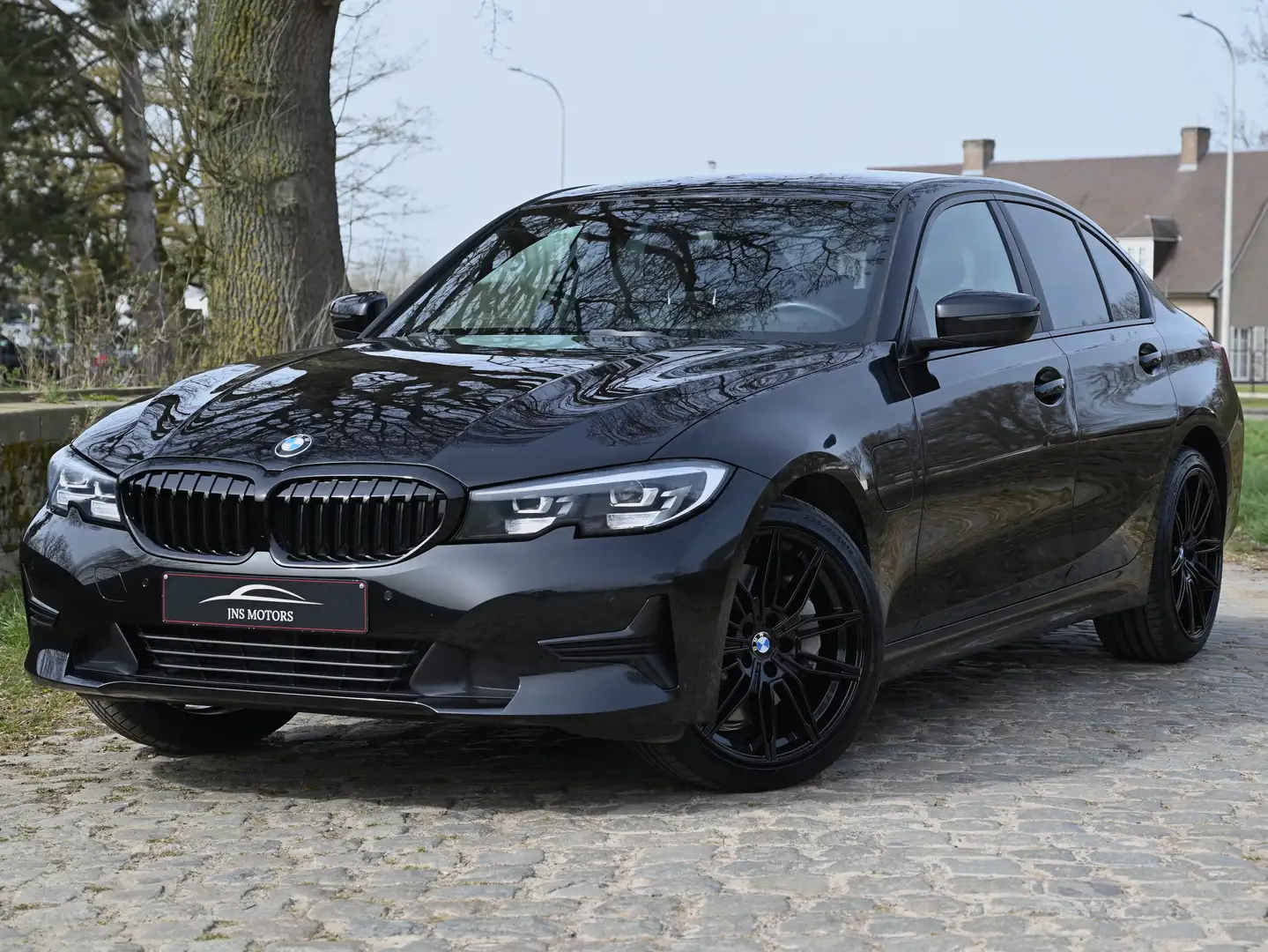 BMW 330 330eA PHEV Schwarz - 1