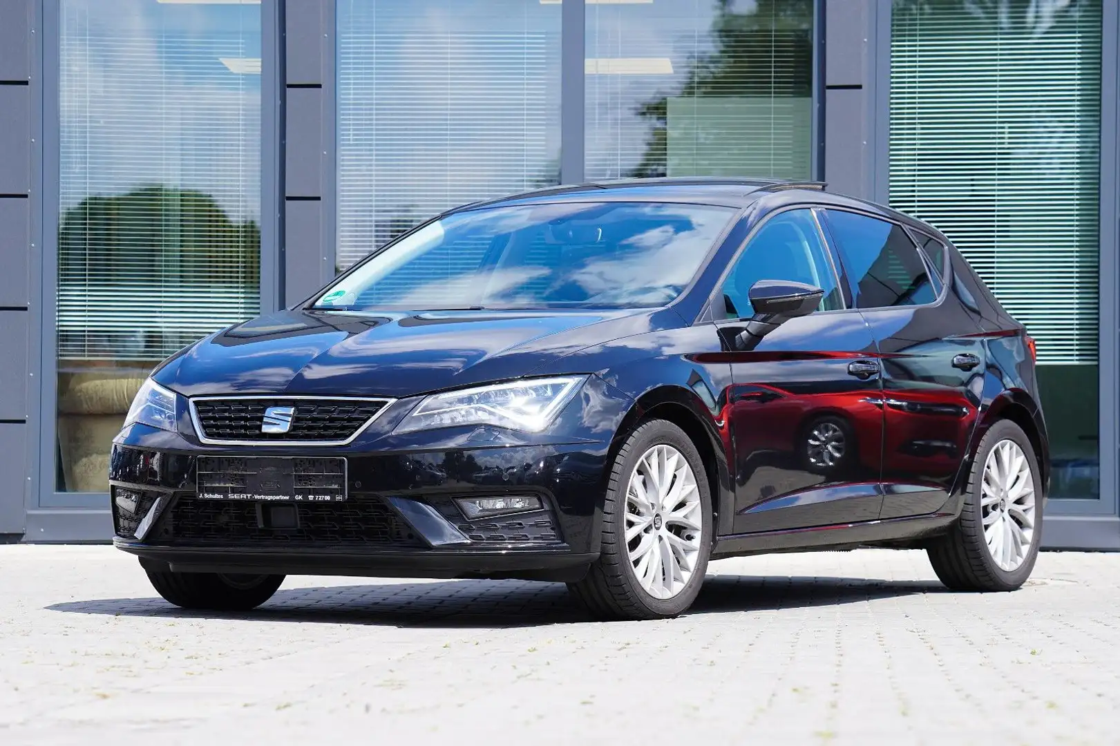 SEAT Leon Style CNG *MIT 2 JAHREN GARANTIE* Zwart - 1