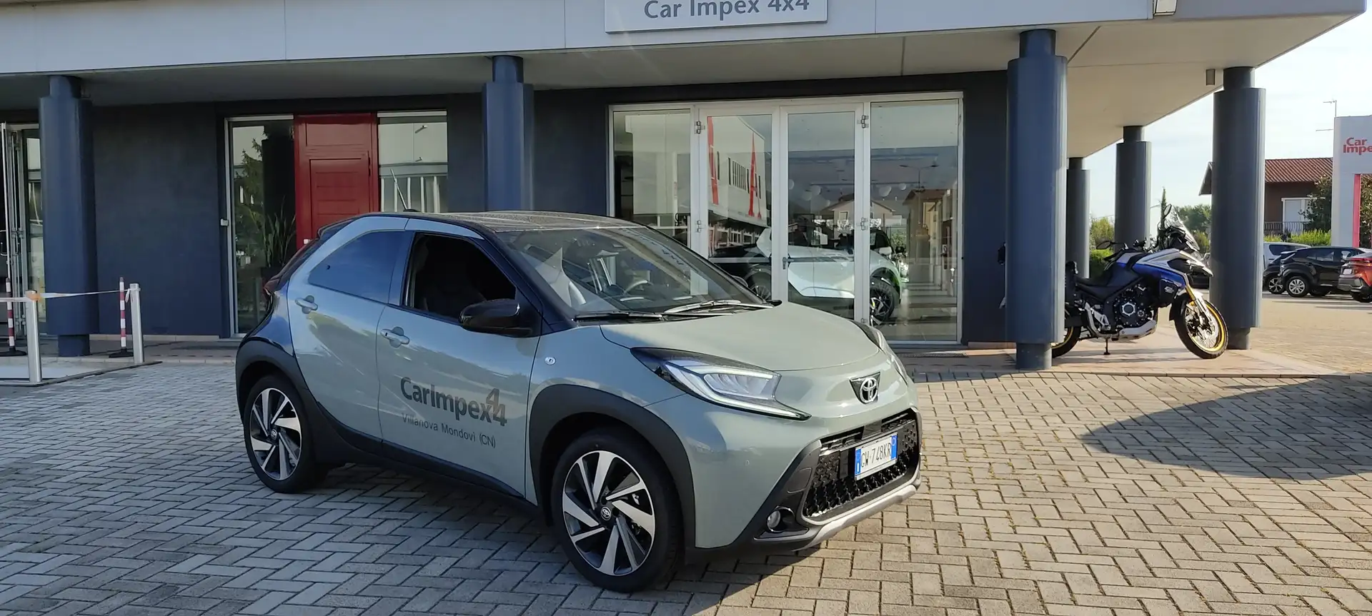 Toyota Aygo X 1.0 VVT-i 72CV S-CVT Lounge Vert - 1