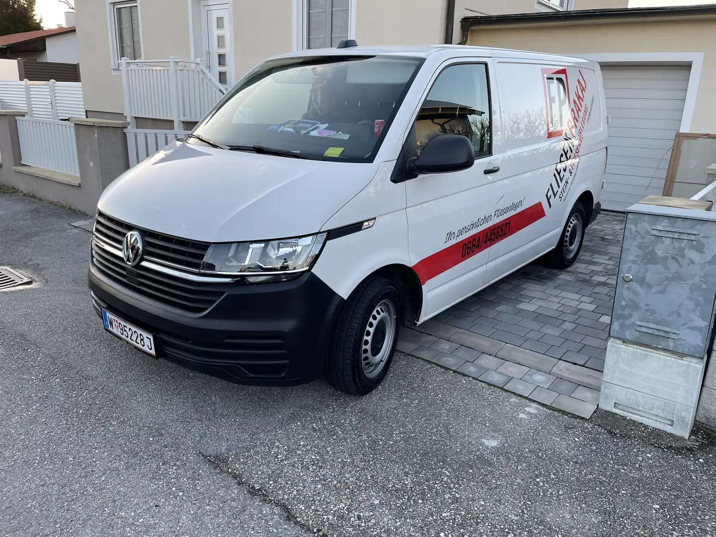 Volkswagen T7 Transporter - 1