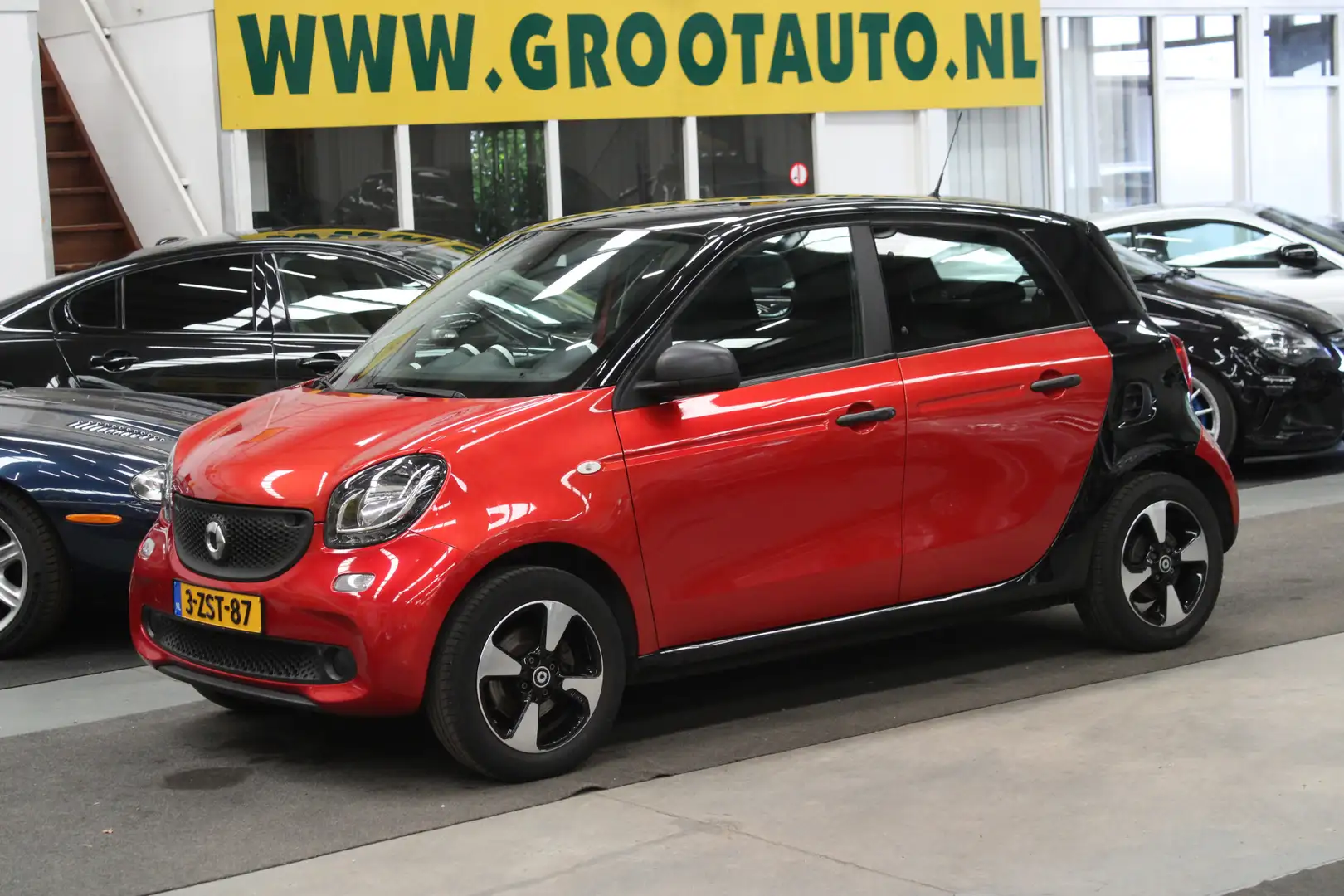 smart forFour 1.0 Essential Edition Airco, Cruise control, Isofi Roşu - 1