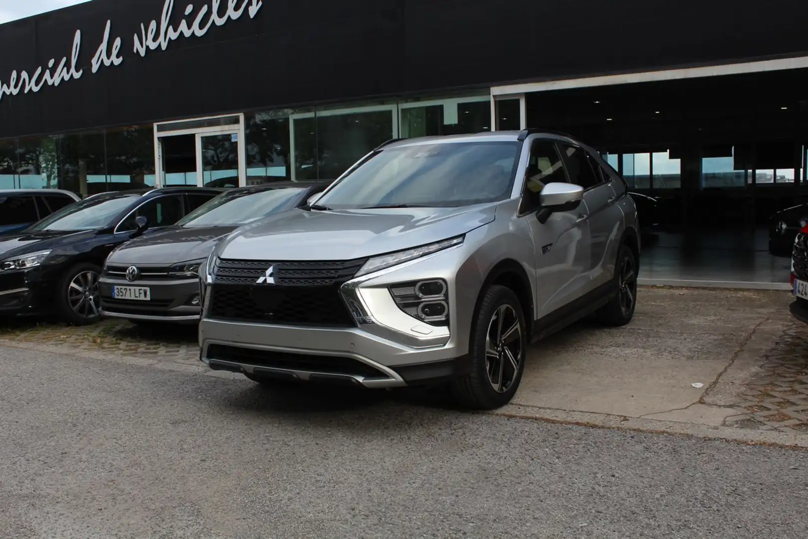 Mitsubishi Eclipse Cross 2.4 PHEV Kaiteki Auto 4WD Plateado - 1