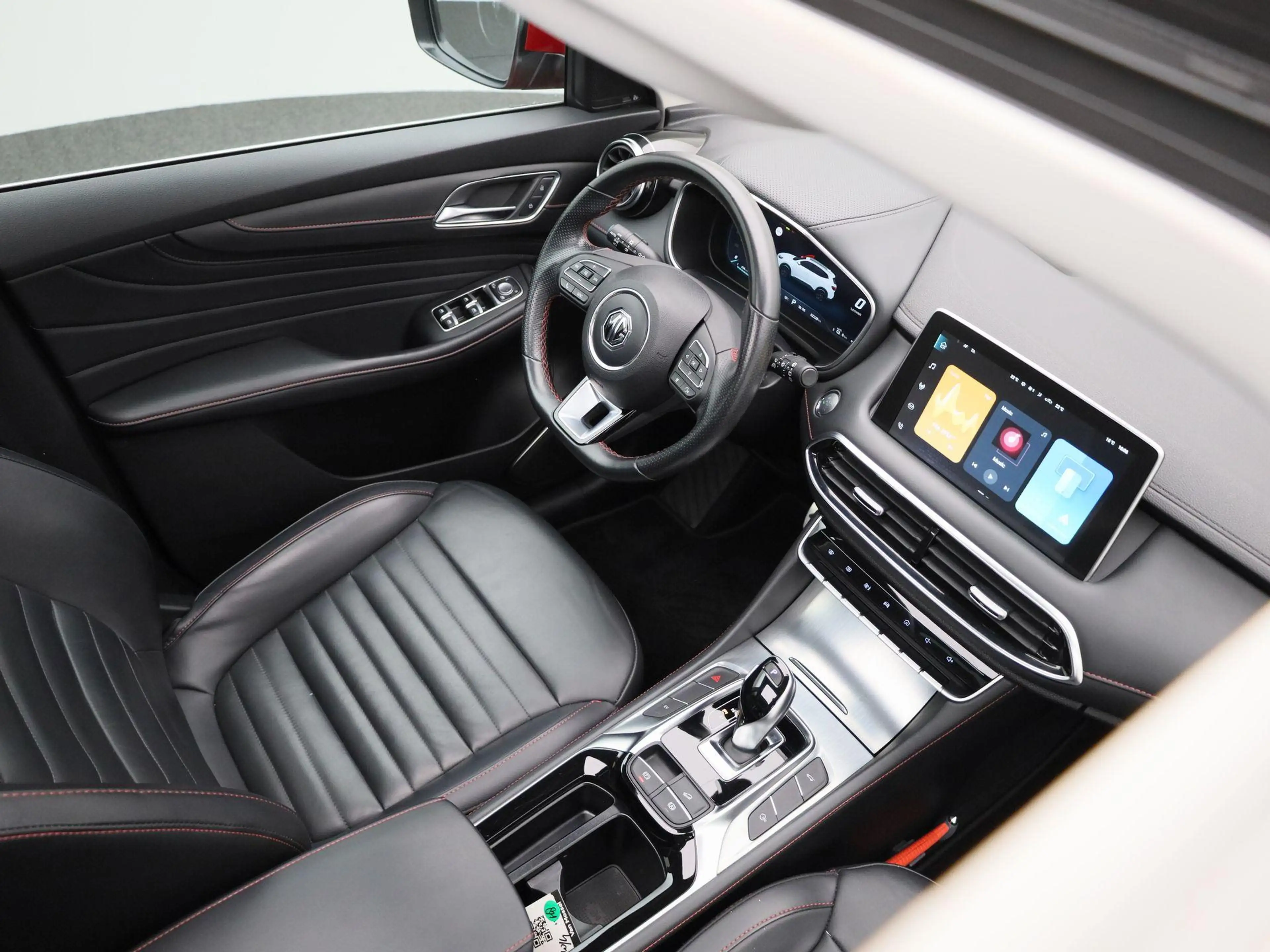 MG EHS 1.5 TGDI PHEV Aut. Luxury | 360 Camera | Panoramad — photo 14