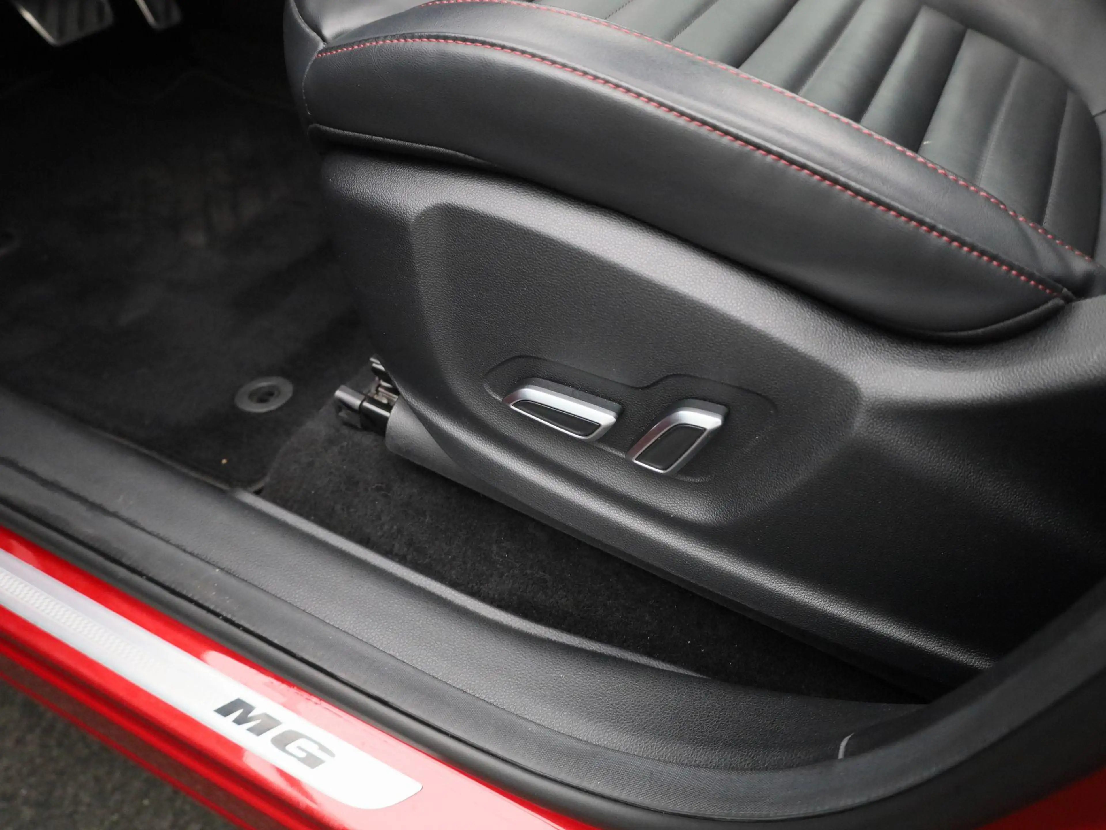 MG EHS 1.5 TGDI PHEV Aut. Luxury | 360 Camera | Panoramad — photo 8