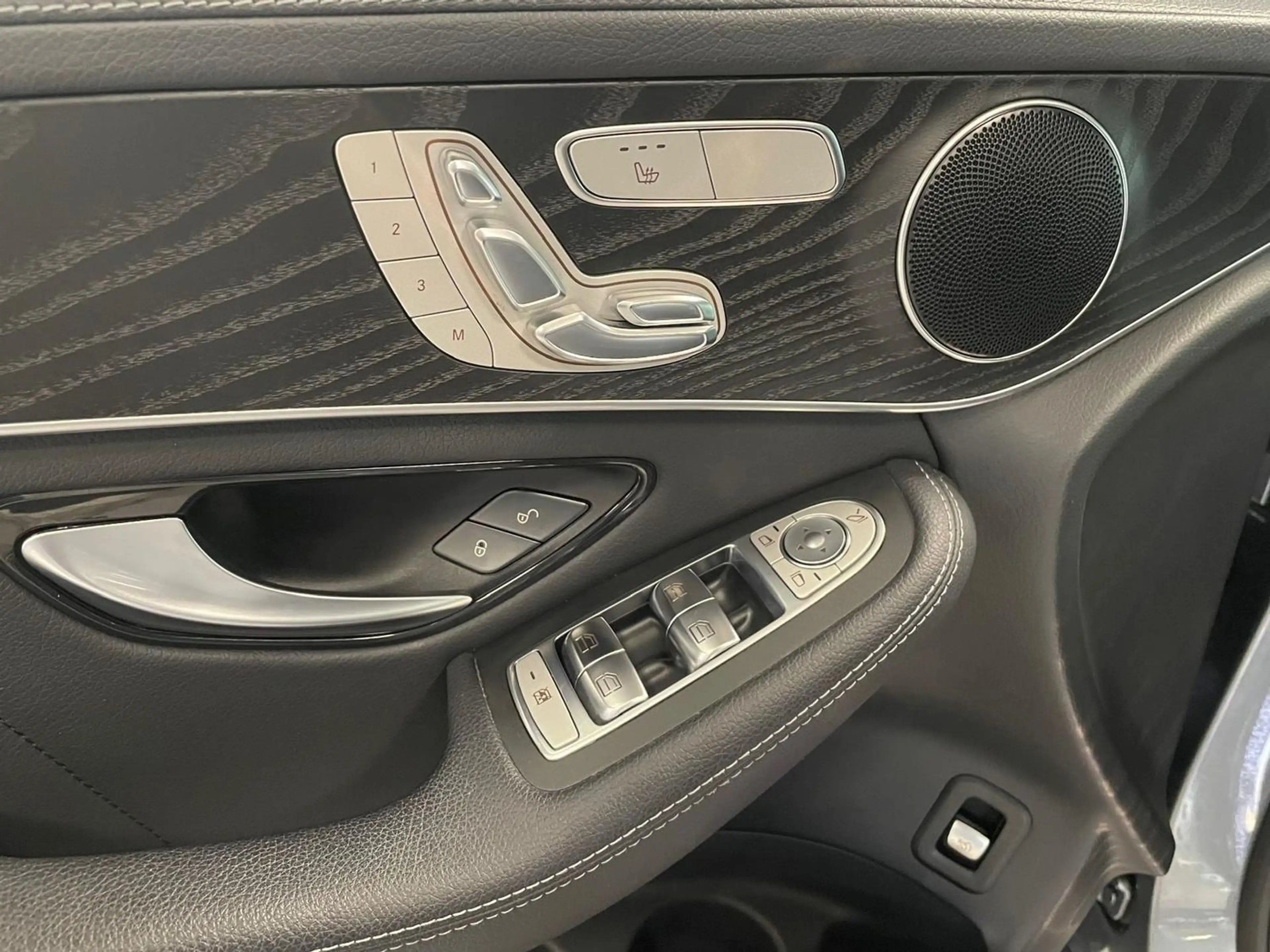 Mercedes-Benz GLC 300 d 4Matic AMG — photo 10
