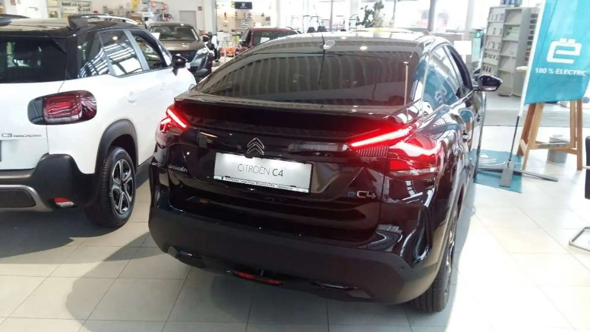 Citroen C4 e-C4 136 50kWh Shine Automatik Schwarz - 2